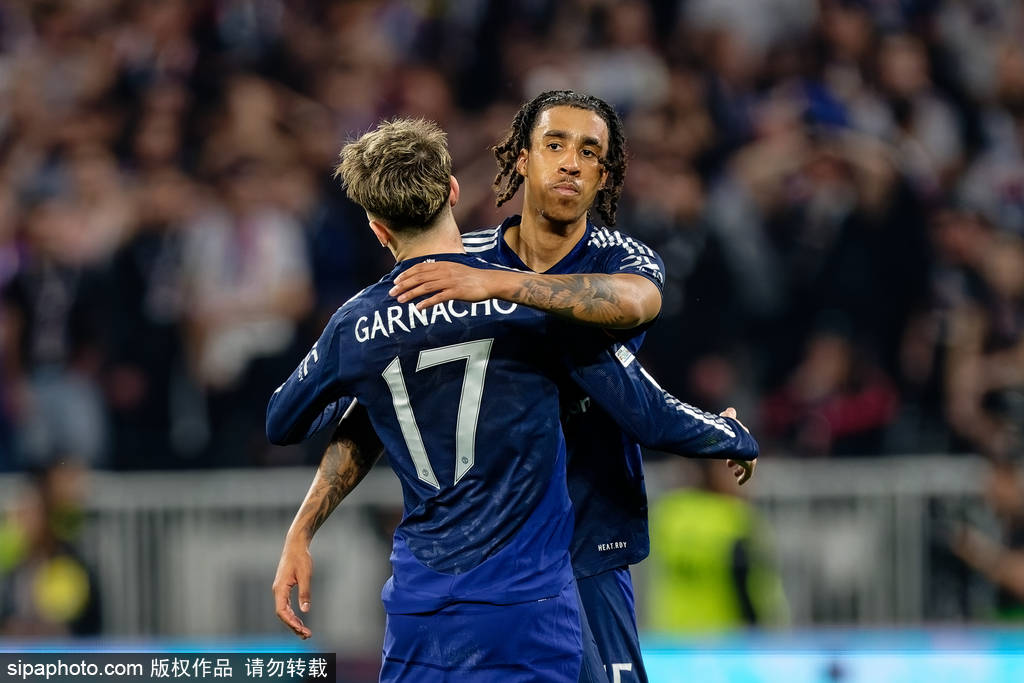 阿美尼亚超级杯_欧联-齐尔克泽破门奥纳纳两送礼 曼联2-2遭里昂绝平