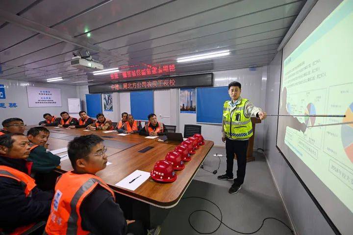 如何申请皇冠信用网_唱响奋进新征程的劳动者之歌——写在中华全国总工会成立一百周年之际