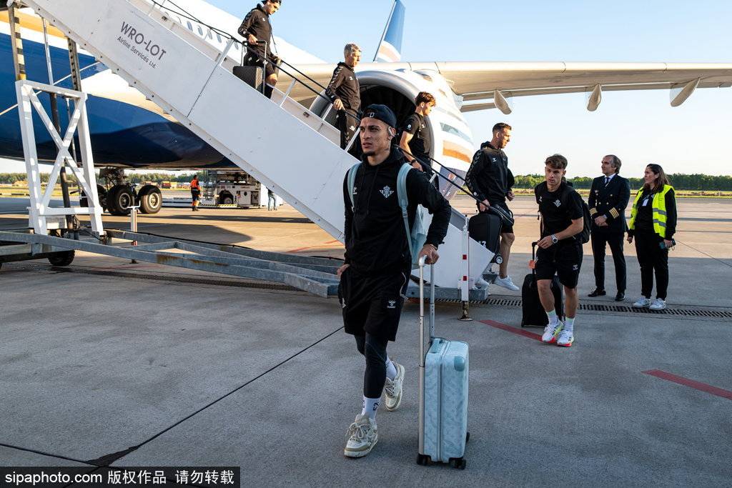 皇冠信用网登3代理注册_冰火两重天！桑乔绝境重生皇冠信用网登3代理注册，安东尼梦碎欧会杯，切尔西历史性夺冠！