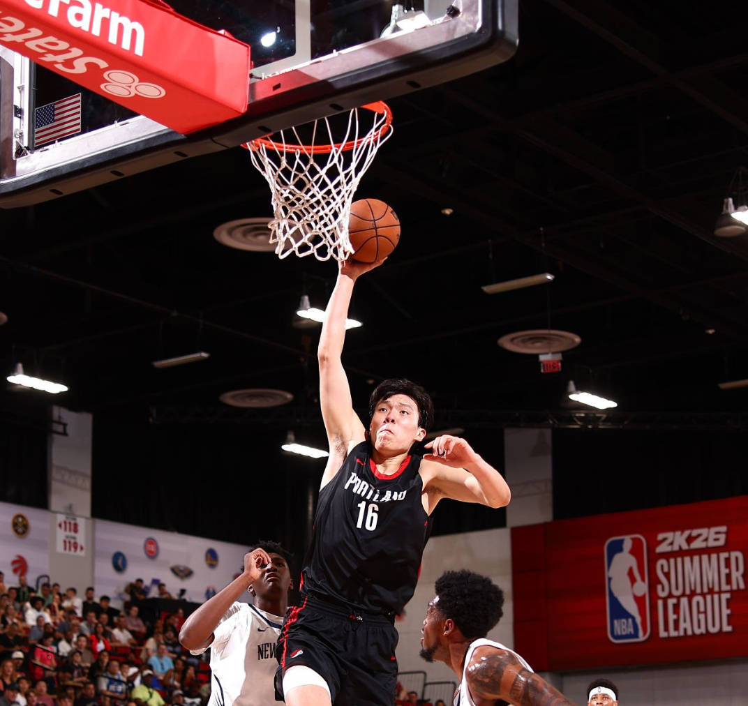 皇冠信用网在线注册_杨瀚森15分3板2帽得分新高 夏联G3开拓者击败鹈鹕