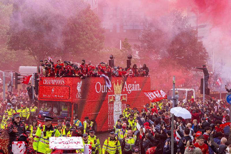 皇冠足球平台代理_英超前瞻：利物浦有懈可击 新赛季军枪城车四队争冠