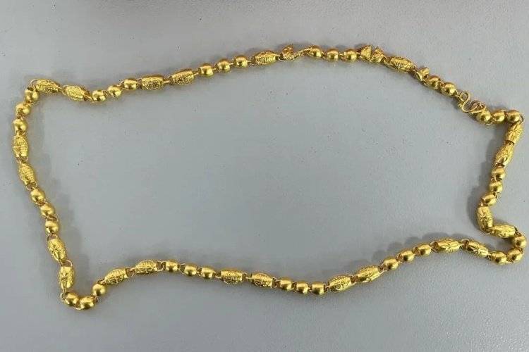 丹麦超级联赛_金项链里发现大量不明金属丹麦超级联赛,多家金店中招,警方:2人在黄金中掺铼