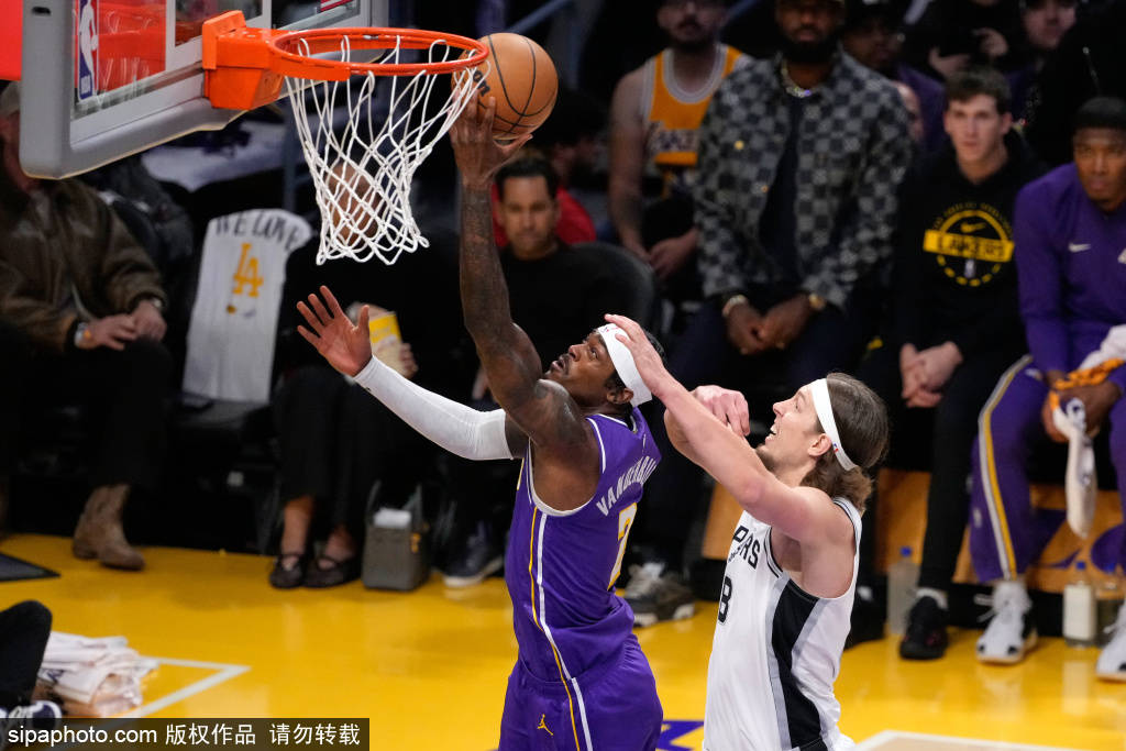 介绍个信用網网址_卢卡·东契奇对八村塁未能得分感到不满介绍个信用網网址，但随后助攻三分球