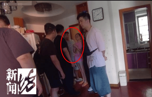 皇冠足球管理平台出租_上海警方抓获一家5口！夫妻先偷摸卖这种服务皇冠足球管理平台出租，再拉弟弟弟媳入伙……