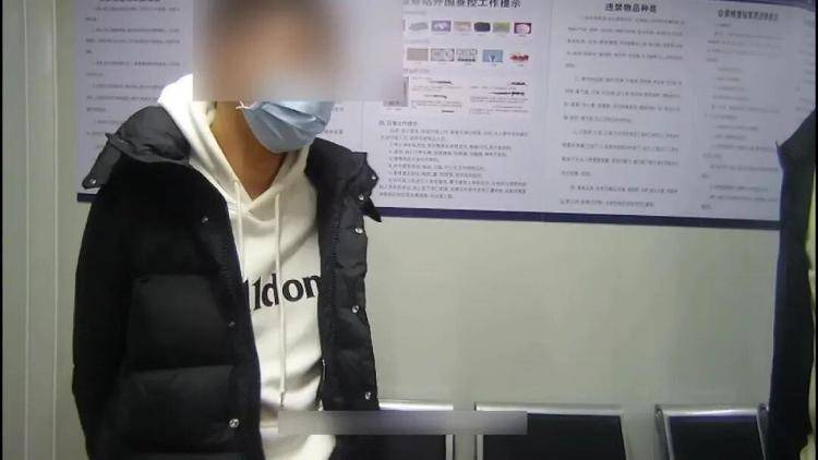 苏格兰超级联赛_看到立即报警苏格兰超级联赛!这种小卡片竟是电诈引流工具