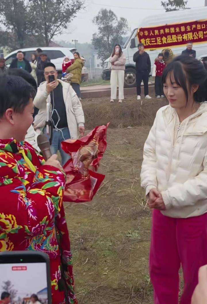 皇冠账号注册
_重庆一女子不会杀猪网上求助皇冠账号注册
,上千网友驱车来帮忙,10万人在线围观!村干部:宰了5头猪吃流水席