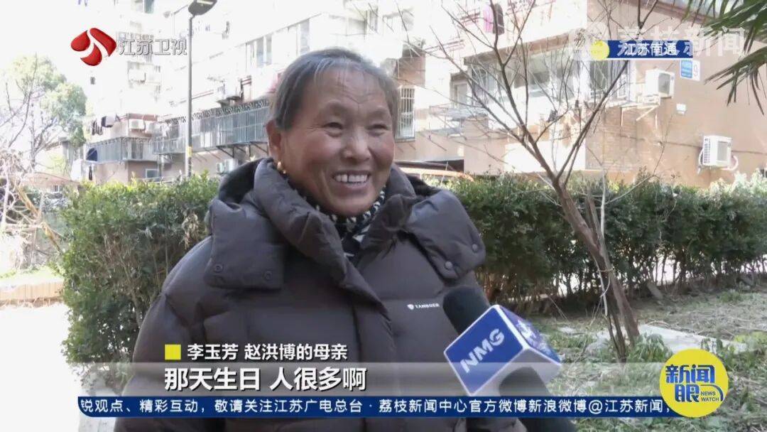 世界杯足球平台代理_南通男子带64岁妈妈餐厅过生日世界杯足球平台代理,全场路人超配合齐喊三声“生日快乐”!网友百万点赞:隔着屏幕也想给阿姨送祝福