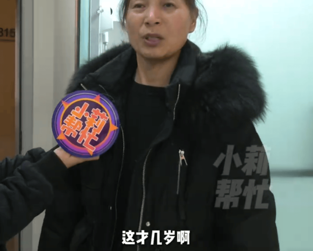 怎么申请皇冠信用网_河南6岁男童被25岁妈妈“遗忘”酒店半月！酒店工作人员自发当起“临时妈妈”怎么申请皇冠信用网，妈妈终于现身，孩子紧抱不愿松手！网友：希望以后被善待