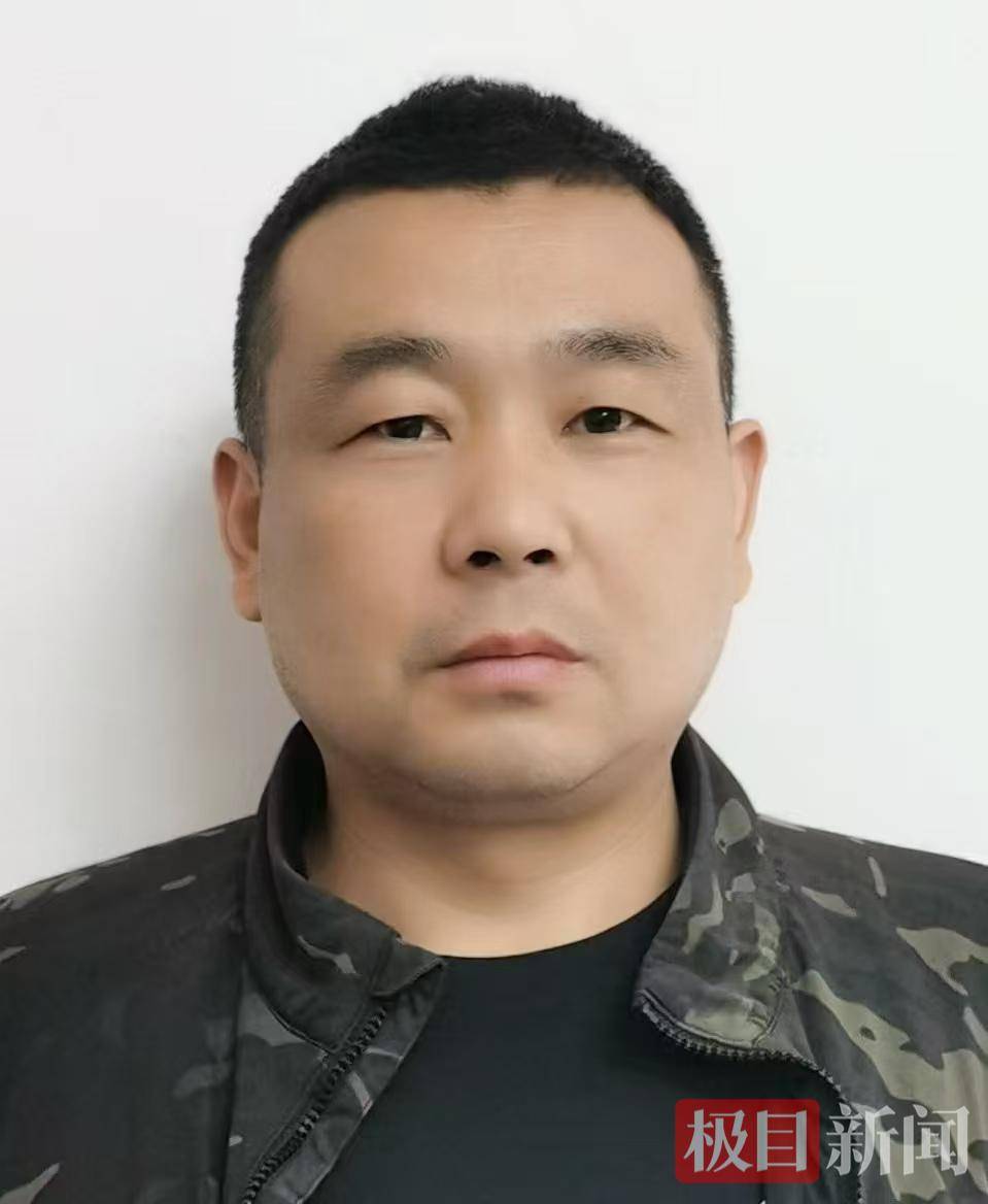 信用盘怎么注册_放弃几十万年收入返乡信用盘怎么注册，“倒贴钱”买车作公用，53岁“吉普书记”突然离世，200余民众自发送别